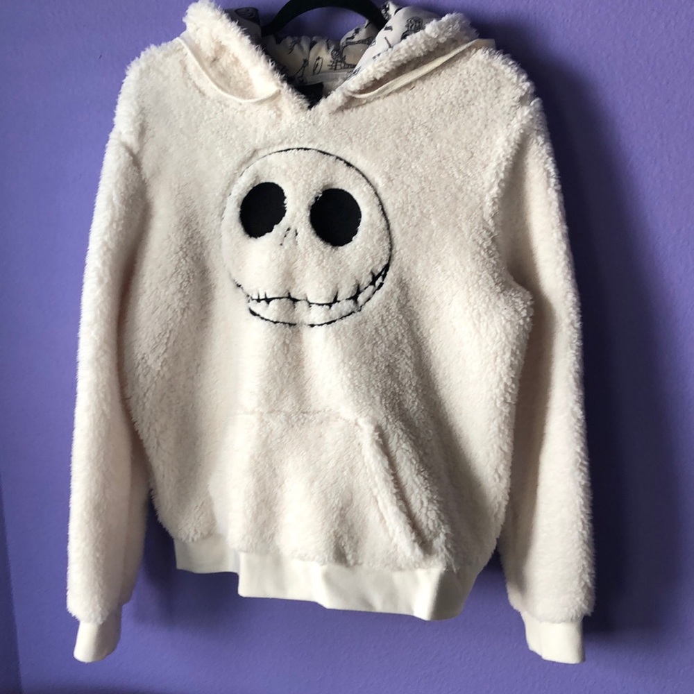 Fluffy white Hooded ’Dark’ Pullover